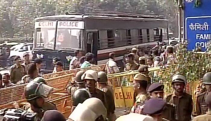 Ahead of Kanhaiya Kumar case hearing, lawyers turn violent again outside Patiala House Court