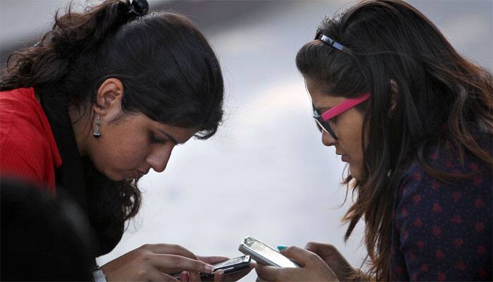 50 percent of Indian teenagers prone to high use of mobile phones