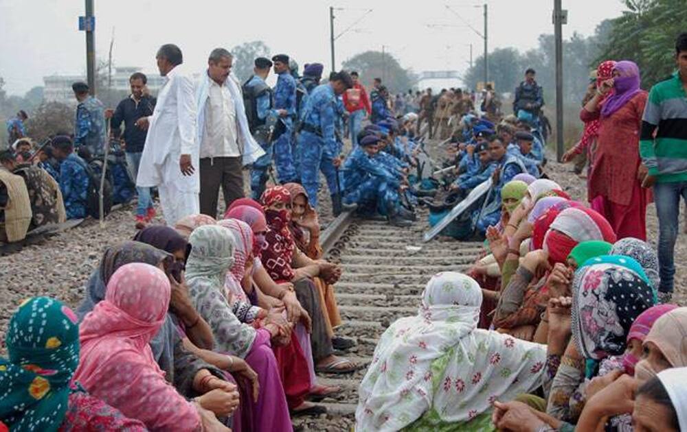 Total 716 trains affected by Jat agitation in Haryana till now. Disruptions caused by the ongoing Jat quota stir have caused a loss of Rs 200 crore to the railways as the schedules of more than 600 passenger and freight trains were hit, a railway ministry official said.