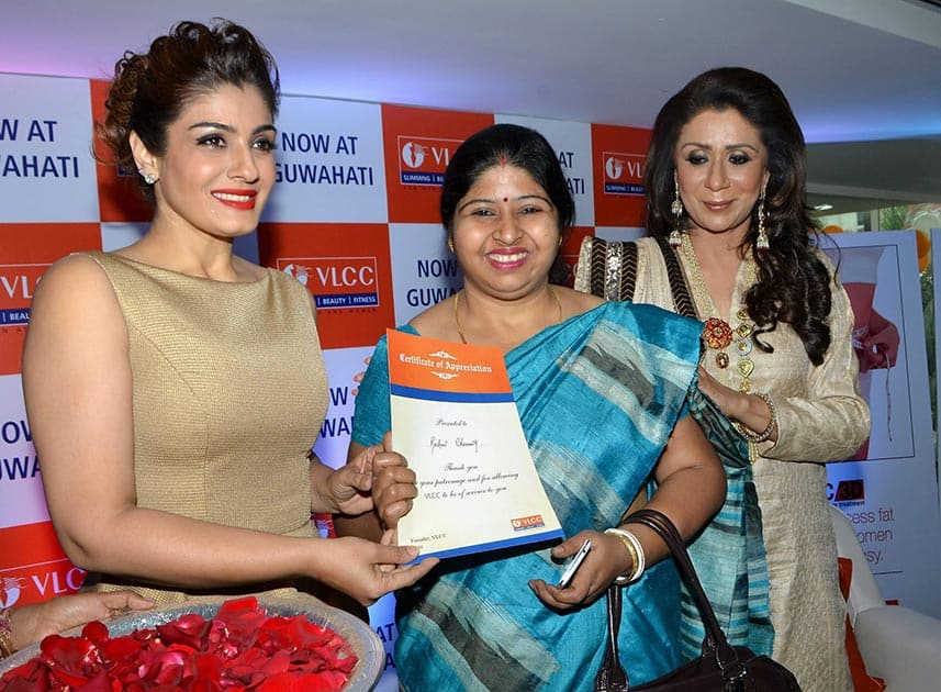 Bollywood actress Raveena Tandon and VLCC Founder Vandana Luthar (R) at a promotional event in Guwahati.