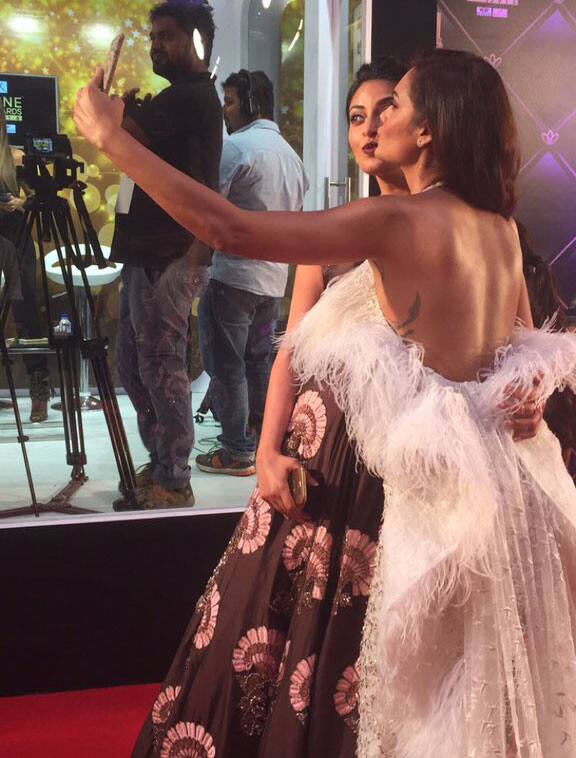 Zee Cinema :- @anushka0110 and @eshagupta2811 met on the #ZCA2016 red carpet like long lost besties! -twitter