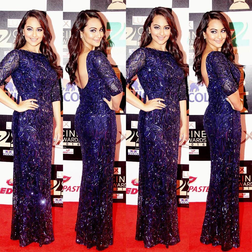 aslisona :- Just because i got the blues #shimmernshine #stylefile #zeecineawards2016 #redcarpet #blue #fashion -instagram