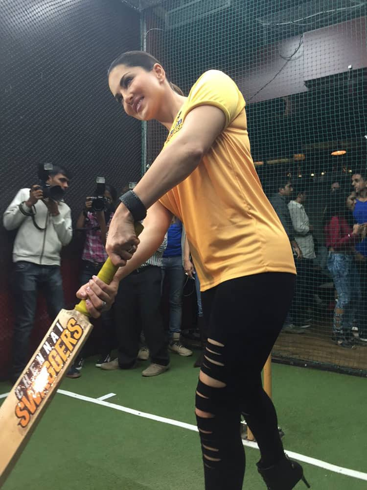 Chennai Swaggers :-  @SunnyLeone is going to be scorching the Nets at SMAAASH! Come and hangout with the queen of #ChennaiSwaggers! -twitter
