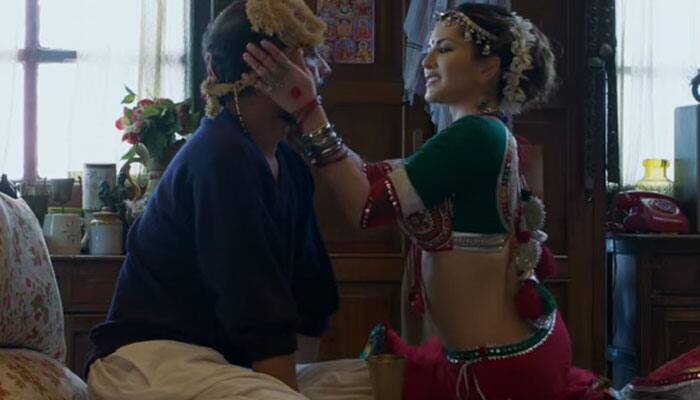 Quit smoking! Sunny Leone, &#039;sanskari&#039; Alok Nath, Deepak Dobriyal tell you why in 11 minutes