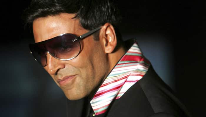 Akshay Kumar looks dapper as ‘Rustom’ – First look unveiled