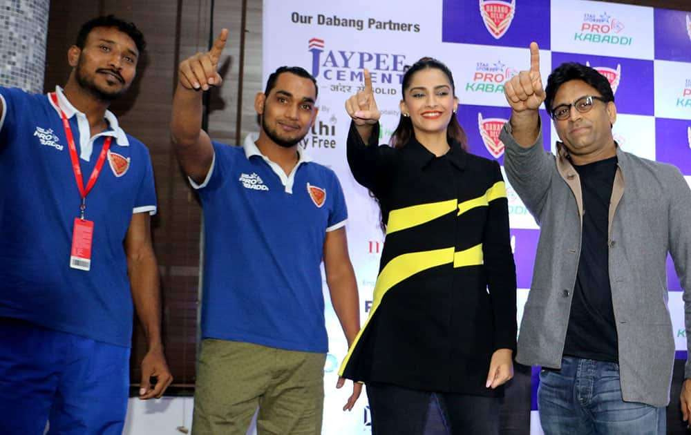 Actor Sonam Kapoor along with Ram Madhvani, Kashiling Adake, Vice Captain Dabang Delhi and Ravinder Pahal, Captian, Dabang Delhi at Star Sport Pro Kabaddi League at Thyagaraj Sports Complex, in New Delhi.