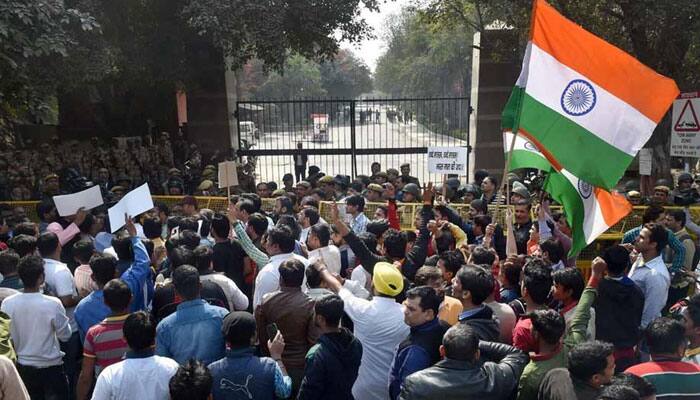New video adds twist to JNU sedition row, shows &#039;outsiders&#039; raising anti-India slogans