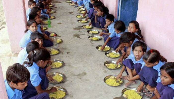 Over 200 school kids ill after eating mid-day meal in Maharashtra, food samples taken