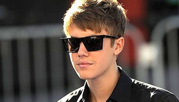 Justin Bieber&#039;s father engaged