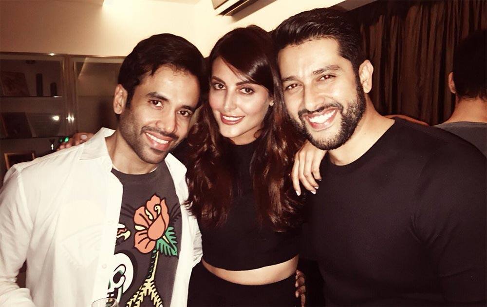 #AboutLastNight #friends #family @TusshKapoor @AftabShivdasani pic.twitter.com/Zg42z5ewgX Twitter@manizhe