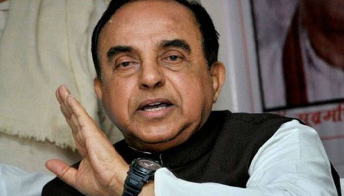 Subramanian Swamy&#039;s car pelted with eggs and tomatoes in Kanpur