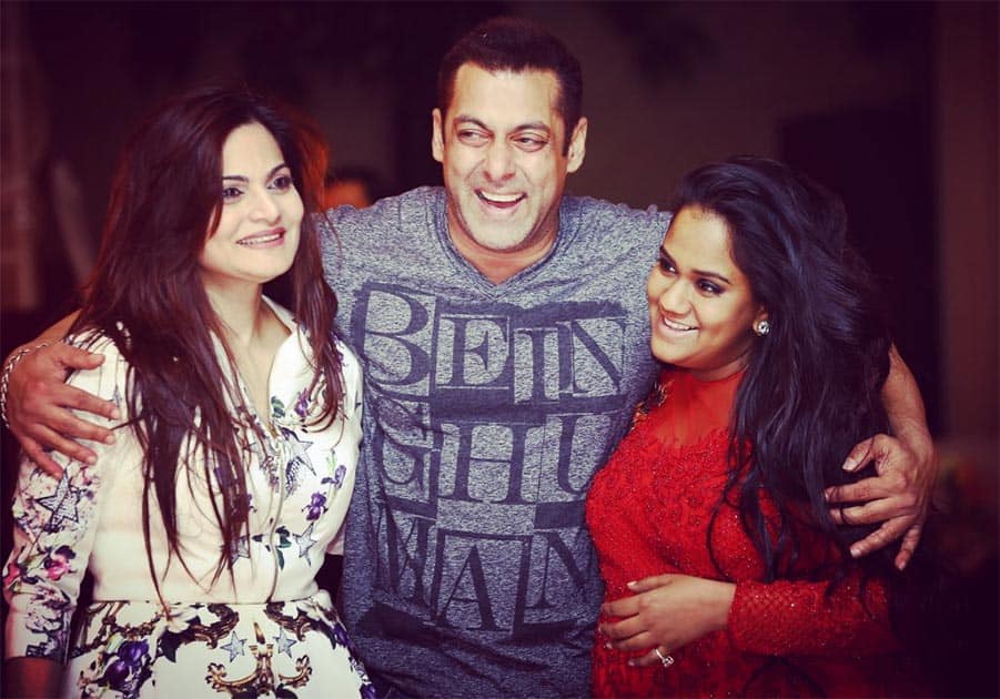 Celebrating love nothing like having a great family pic.twitter.com/80ziueVM4I Twitter@khanarpita