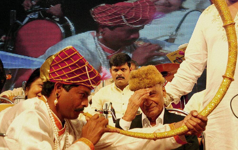 Ledendary music composer Mohammed Zahur Khayyam is welcomed during an event to pay musical tribute to the music maestro on his 90th birthday in Mumbai.