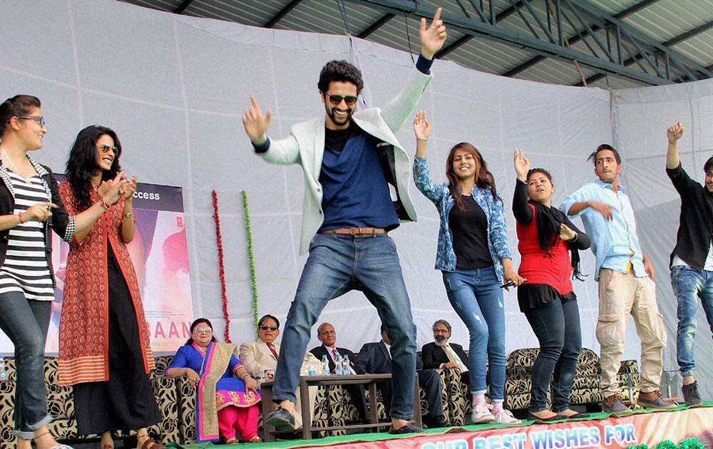 Actors Vicky Kaushal and Sarah Jane Dias perform during the promotion of their upcoming movie “Zubaan” in Jalandhar.