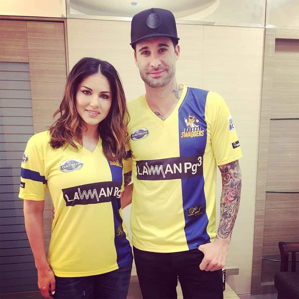 sunny leone :- Gearing up to watch some cricket!! -instagram