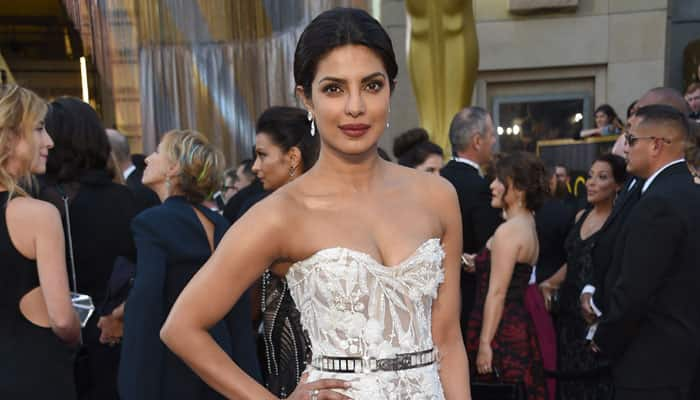 Watch: Stunning Priyanka Chopra gives away Best Editing award at Oscars 2016