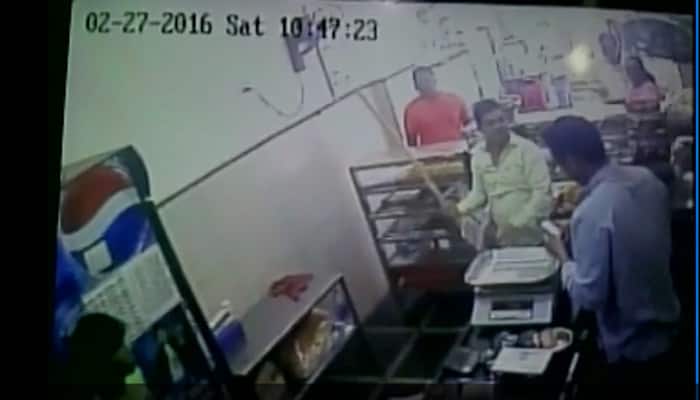 Watch: Shiv Sainik assaults shopkeeper for refusing to give him free vada-pavs