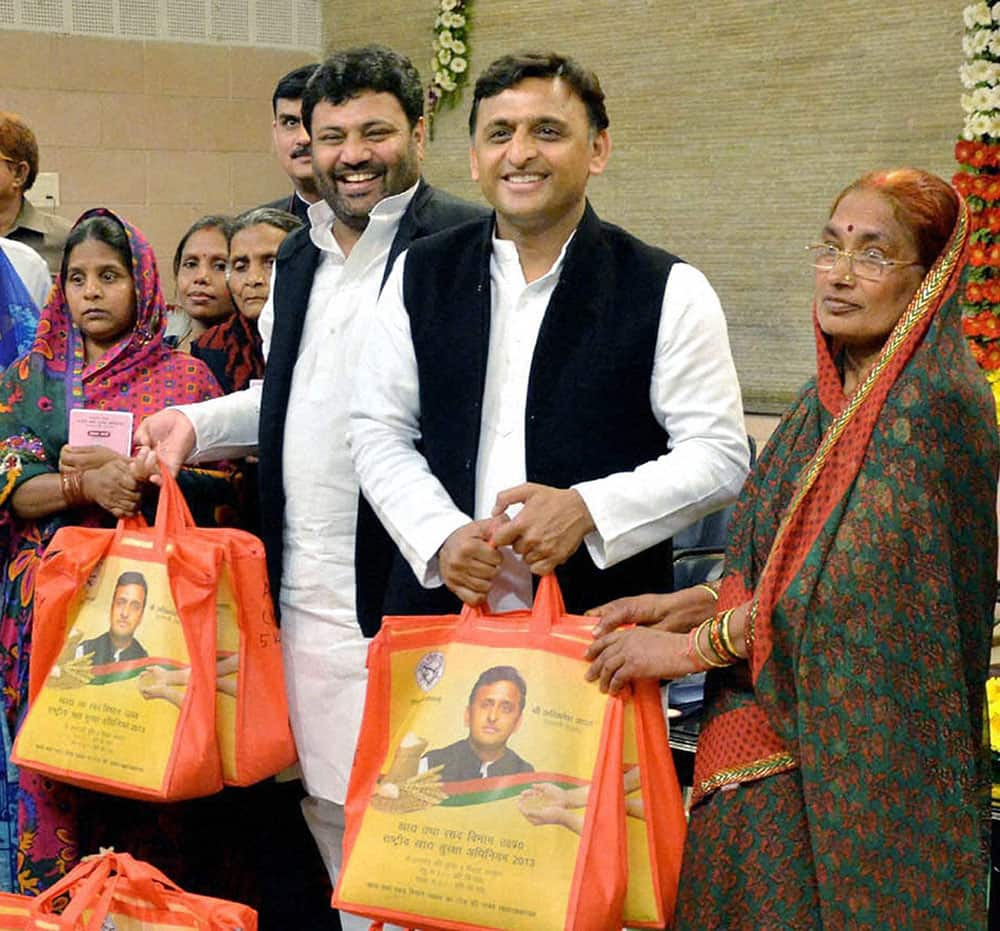 Uttar Pradesh Chief Minister Akhilesh Yadav with the beneficiary women during the launch of National Food Security Act, in Lucknow.