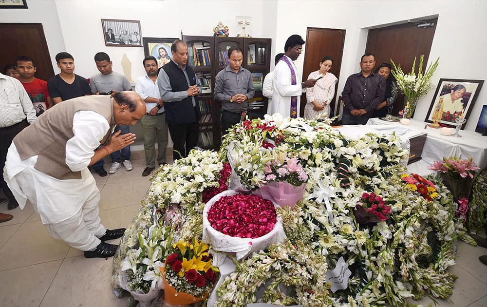 Home Minister Rajnath Singh paying his last respects to the mortal remains of former Lok Sabha Speaker PA Sangma at his residence in New Delhi.