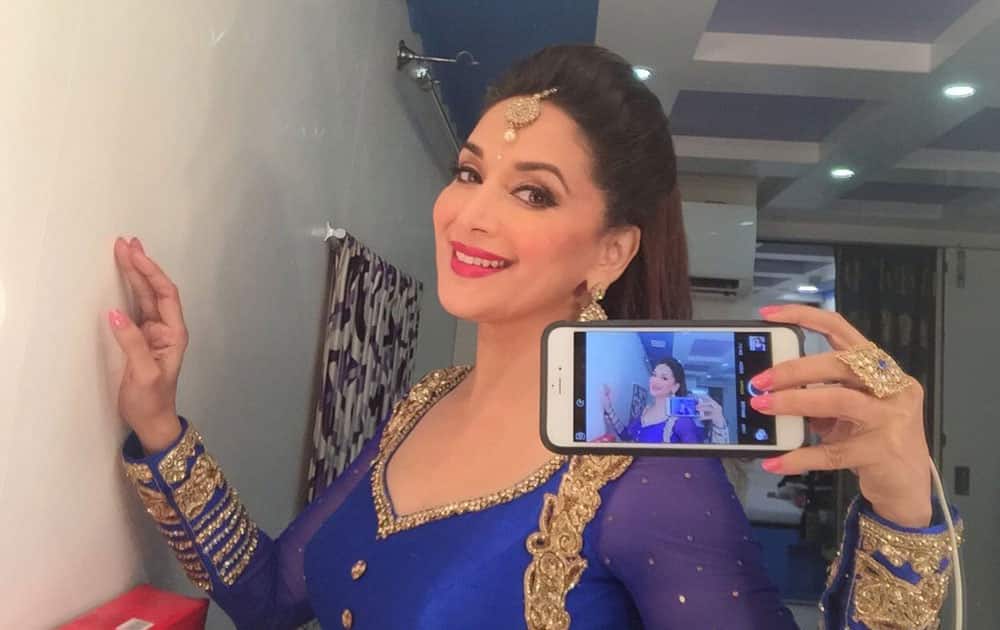 Madhuri Dixit-Nene :- Just finished my performance on stage. Hope u like it. Here is a selfie just for you -twitter