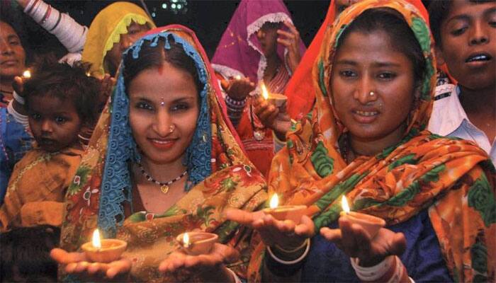 Hindus in Karachi celebrate Shivratri with rice, coconut and flower