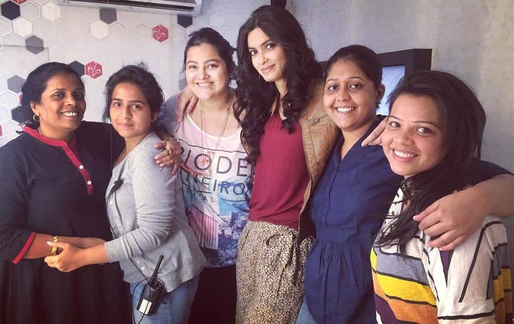 Diana Penty :- Who run the world?! #BehindTheScenes with #HappyBhaagJaayegi's all girls team #InternationalWomensDay  -twitter