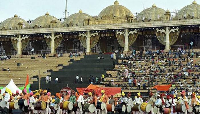 Art of Living&#039;s &#039;World Culture Festival&#039; to commence from today; will Sri Sri Ravi Shankar pay Rs 5 cr fine?