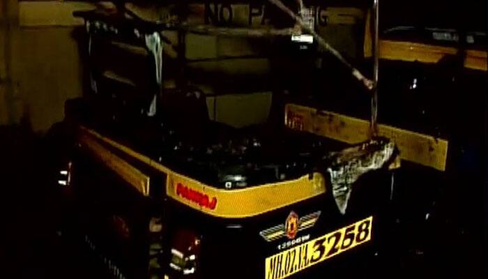 Auto-rickshaw set on fire in Mumbai after MNS chief Raj Thackeray&#039;s &#039;hate speech&#039;
