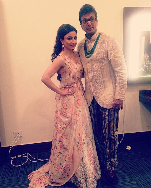 soha ali khan :- With my friend and co-host tonight at the #GJEPC Awards in Jaipur, #JavedJaffrey -twitter