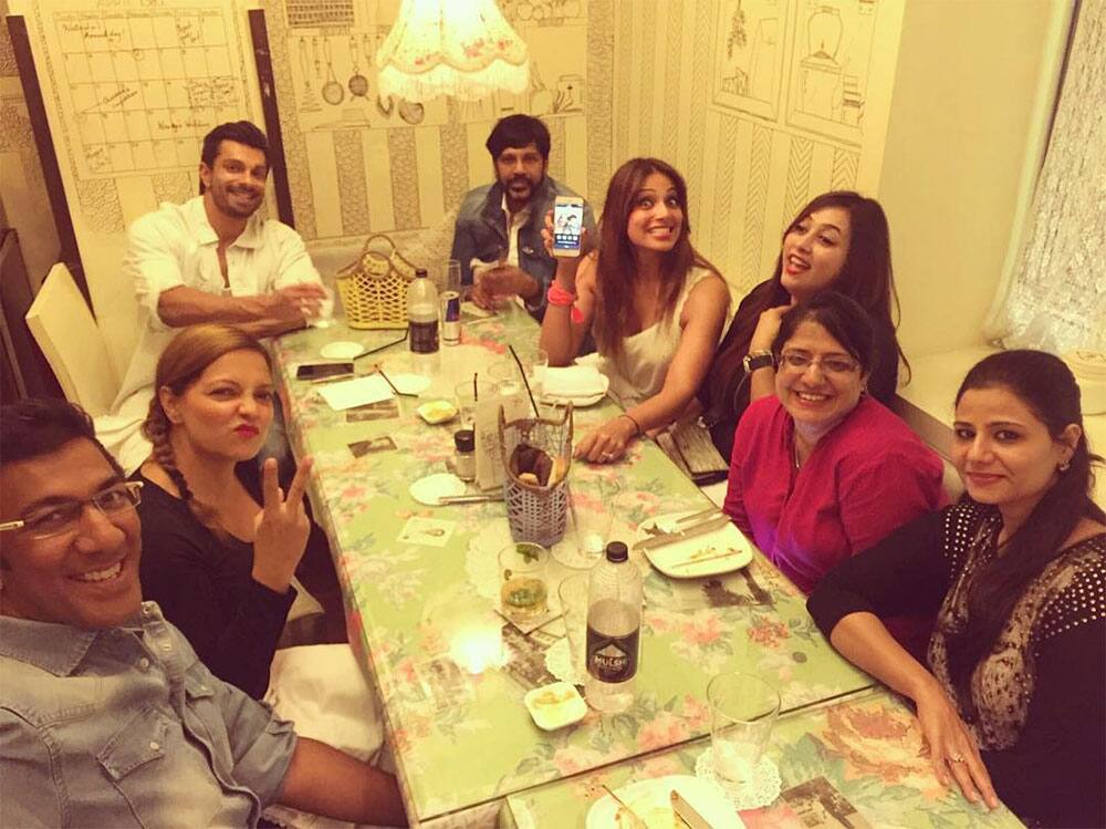 Bipasha Basu :- Friends Food Fun ❤ -instagram