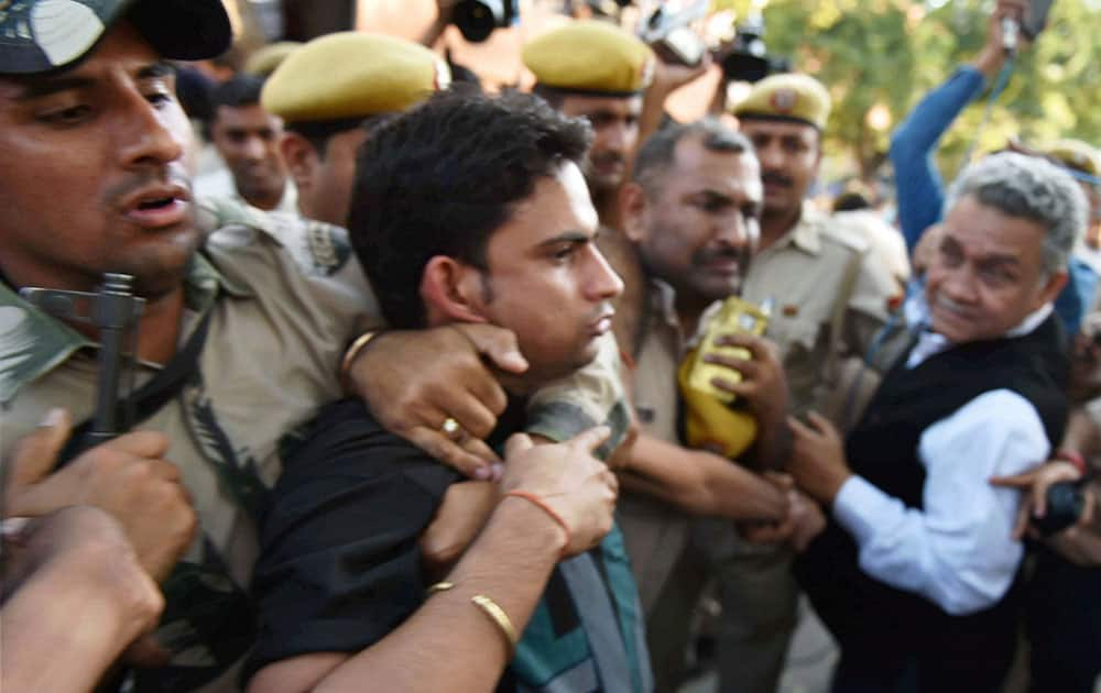 Police detain a protester who was protesting against JNUSU president Kanhaiya Kumar during a rally at Jantar Mantar.