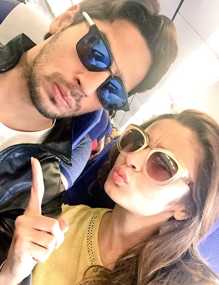 Sidharth Malhotra ‏:- En route Jaipur....ladki beautiful teaching me how to pout @aliaa08 #KapoorAndSons #KNSMarch18 -twitter