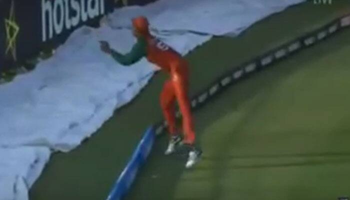 MUST WATCH VIDEO: Bangladesh&#039;s Soumya Sarkar&#039;s outstanding catch against Pakistan