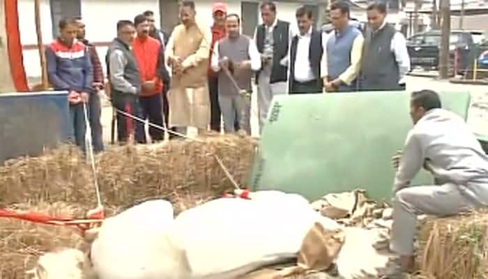 BJP MLA Ganesh Joshi, who allegedly broke Shaktimaan&#039;s leg, visits injured horse - Watch