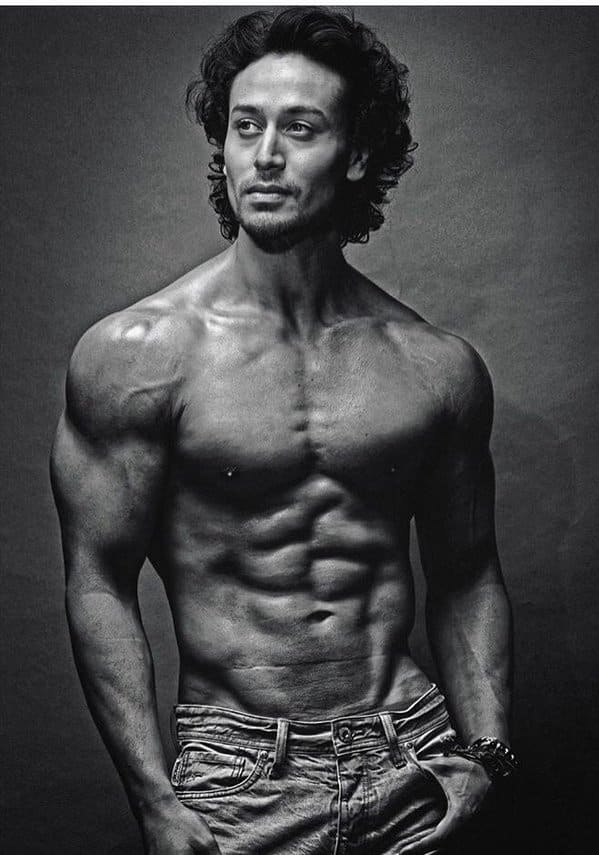 Tiger Shroff flaunts his chissled physique. 