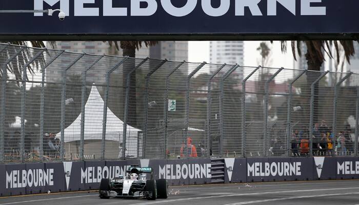 Australian GP: Dominant Lewis Hamilton gives Nico Rosberg the slip