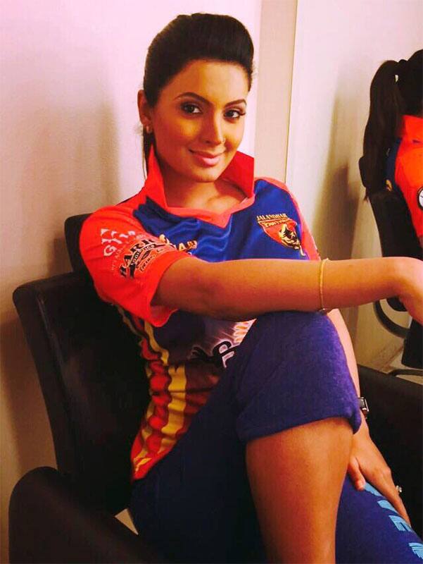 I know I'm no player but I can pose like one! #jalandharpanthers #bclpunjab @BclPunjab @Jal_panthers Twitter@Geeta_Basra