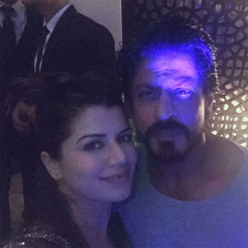 With the most Apealing Mind Mr Khan :) #TOIFA2016 #Dubai @iamsrk  Twitter@kainaatarora