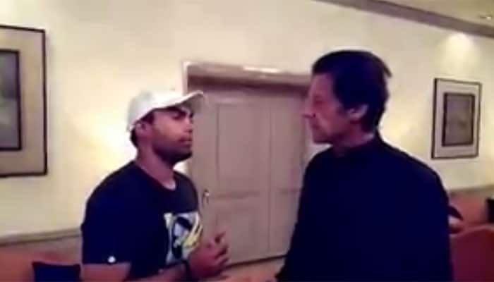 WATCH: Umar Akmal caught complaining to Imran Khan about his batting position