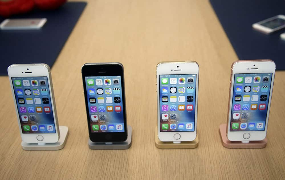 Members of the media and invited guests take a look at the new iPhone SE during an event at Apple headquarters Monday, March 21, 2016, in Cupertino, California.