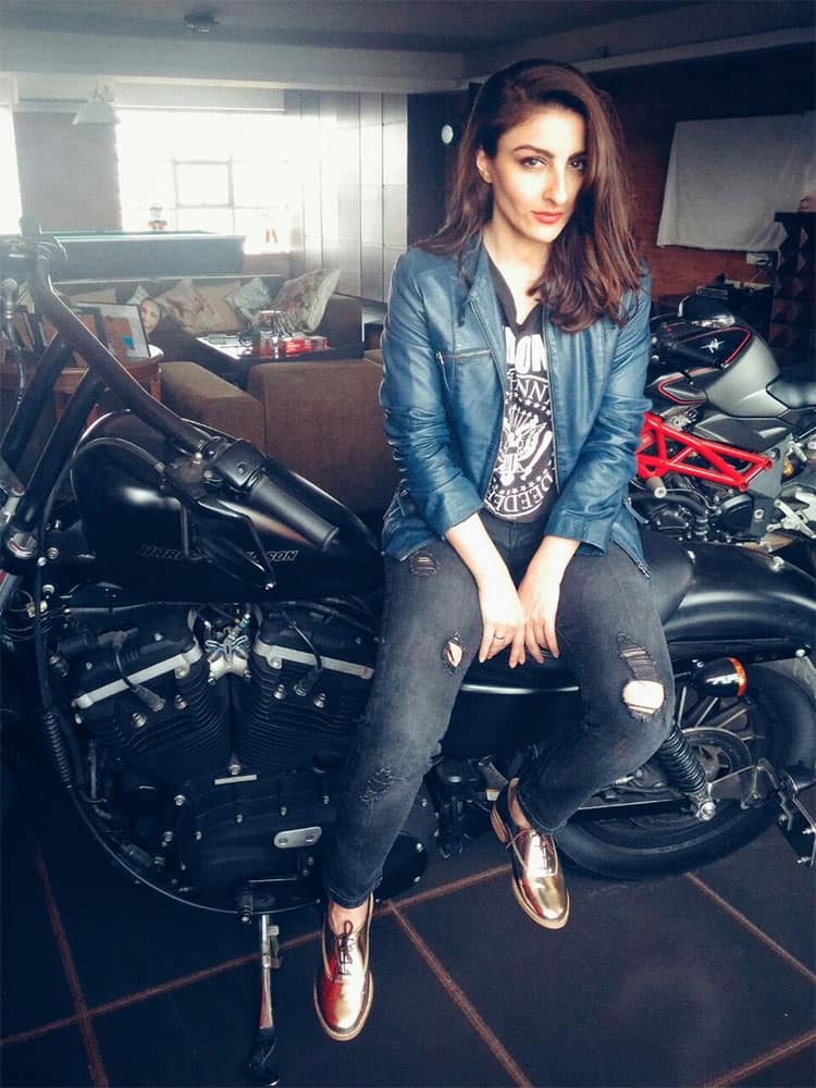 soha ali khan :- Shoe love is true love -twitter