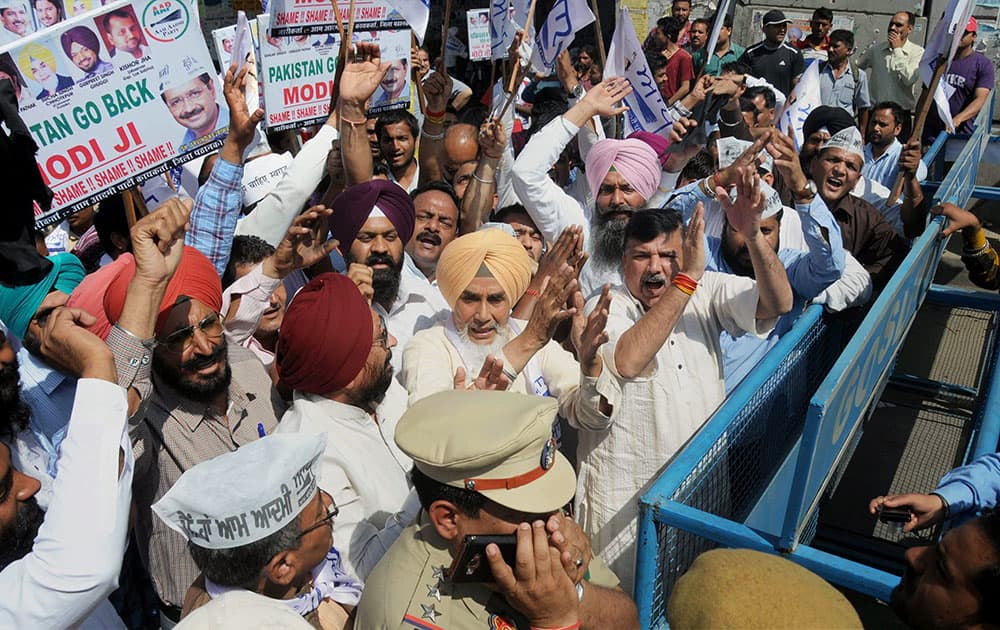 Senior AAP leader Sanjay Singh along with party volunteers protesting against Pakistan JIT near the Pathankot IAF base on Tuesday.