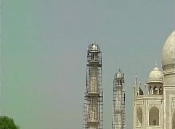 Taj Mahal minaret’s vertex suffers damage during repair work?
