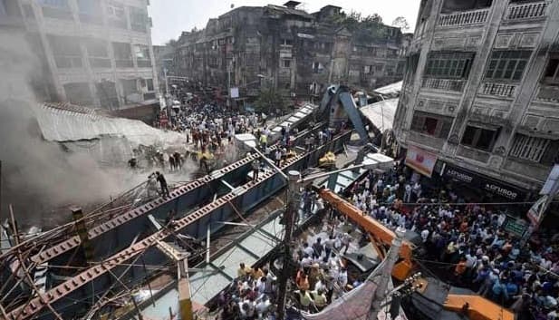 Flyover tragedy: Kolkata police seals city office of IVRCL