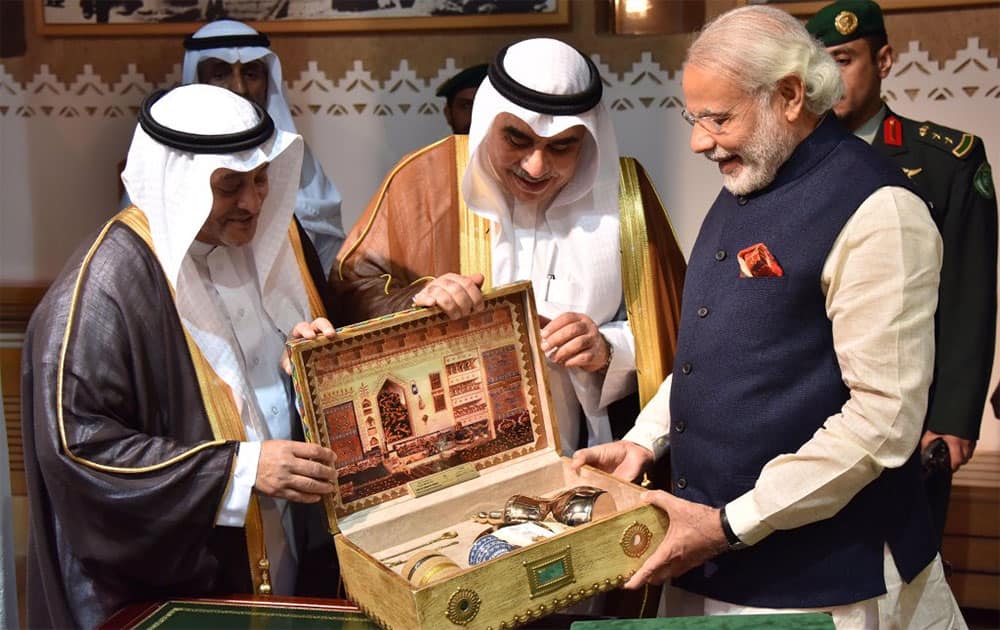 Narendra Modi :- At the historical Masmak Fortress, visited the galleries & viewed the exhibits & illustrations. -twitter