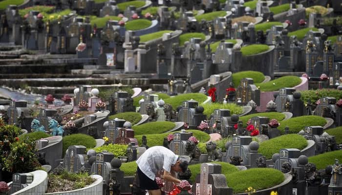 Running cemetery a booming business in China