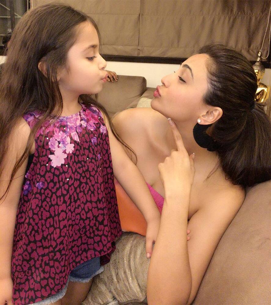 Daisy Shah :- The pout games with this kiddo @madihaarai #kidstoday -instagram
