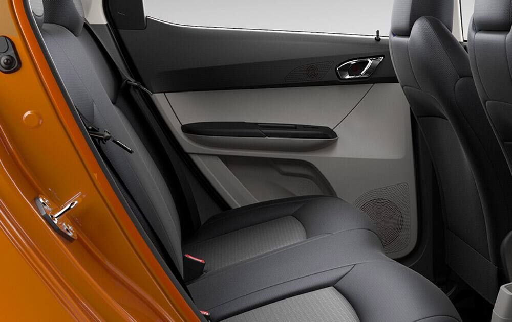 Body hugging seat. (Pic courtesy: http://madeofgreat.tatamotors.com/tiago/)