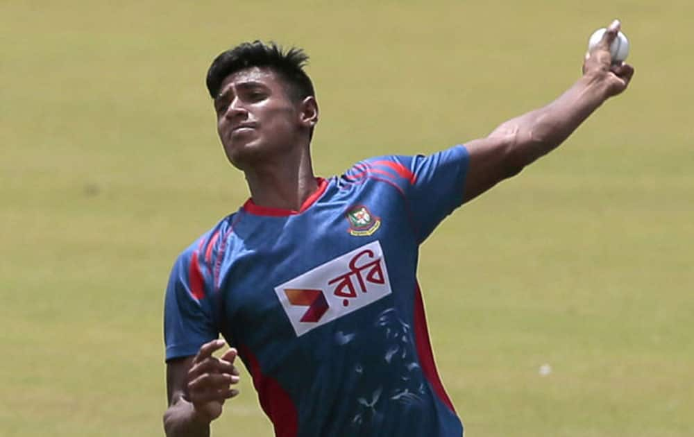 Mustafizur Rahman: The consistent performance by the Bangladeshi bowler at the higest level has helped him earn an impressive contract with Sunrisers Hyderabad. And with that he has become the 2nd Bangladeshi cricketer to play in the clash-rich league after Shakib Al Hasan. 