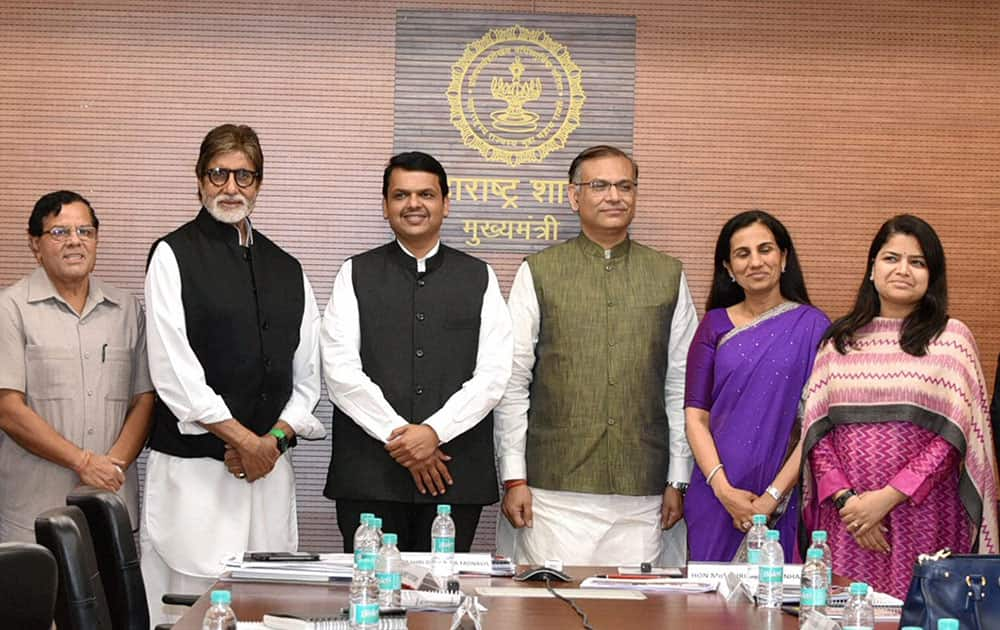 Bollywood actor Amitabh Bachchan, MoS Finance Jayant Sinha, Maharashtra CM Devendra Fadnavis and others at Mantralaya in Mumbai.